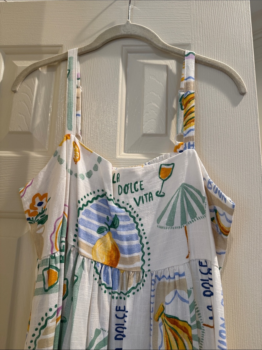 Beautiful printed summer dress with Italian script and beautiful designs - Picture 2 of 6